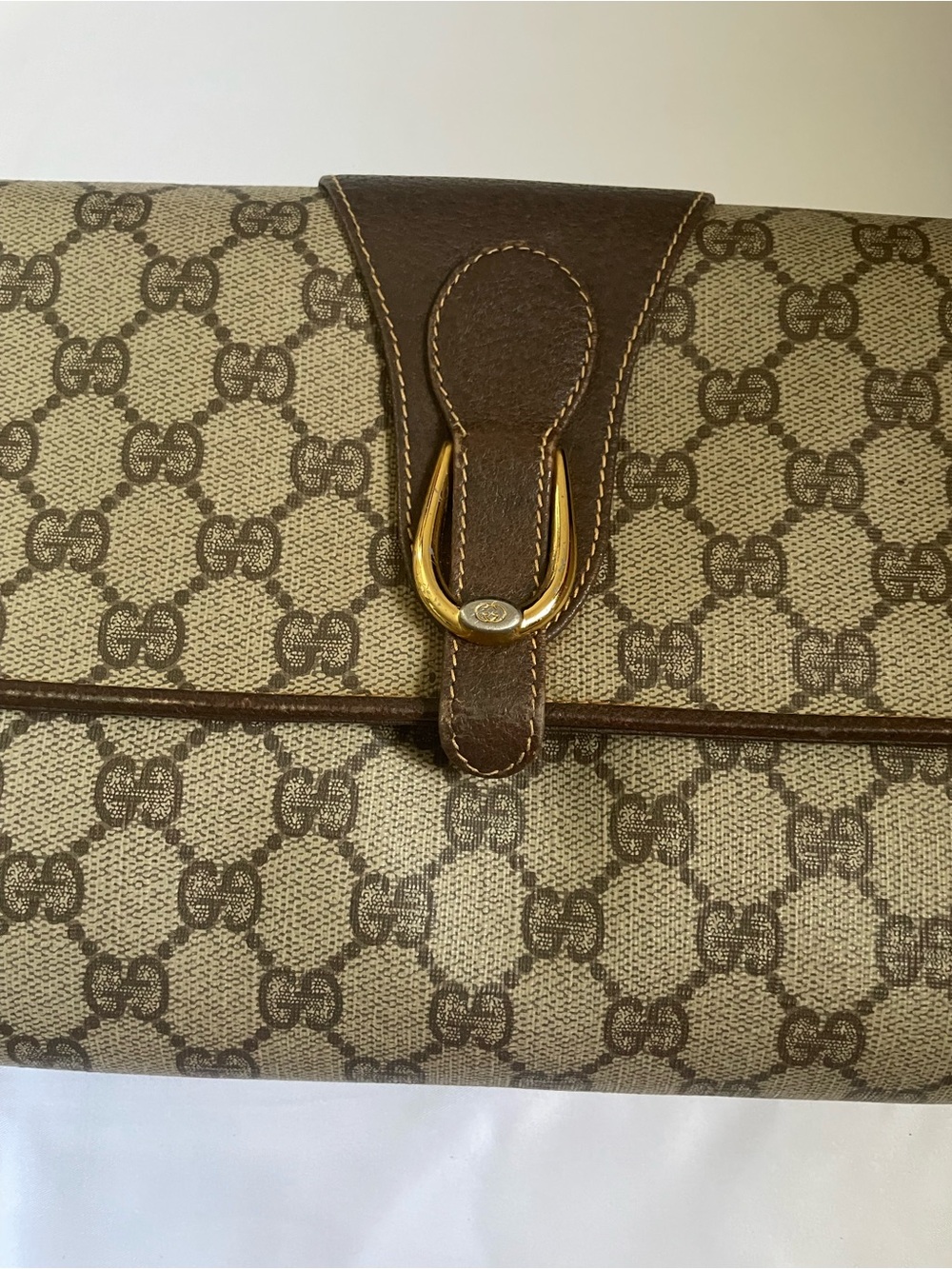 #68. Authentic Gucci GG Supreme Canvas Foldover Clutch Bag with Gold-Tone Buckle - Picture 2 of 16
